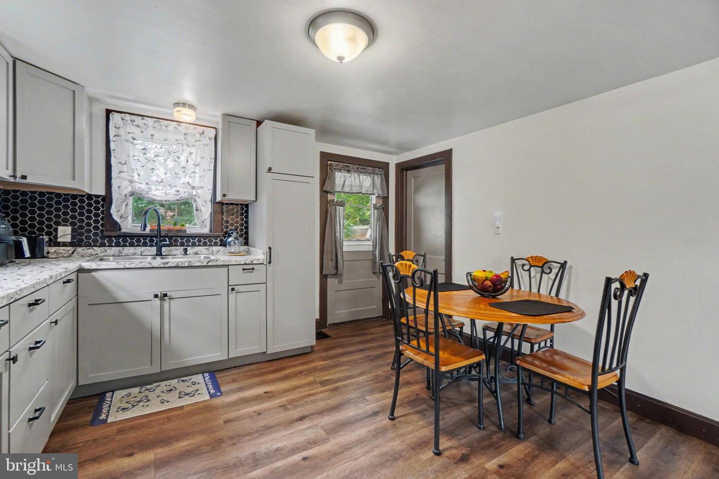 28 E Pine St Property Photo 13