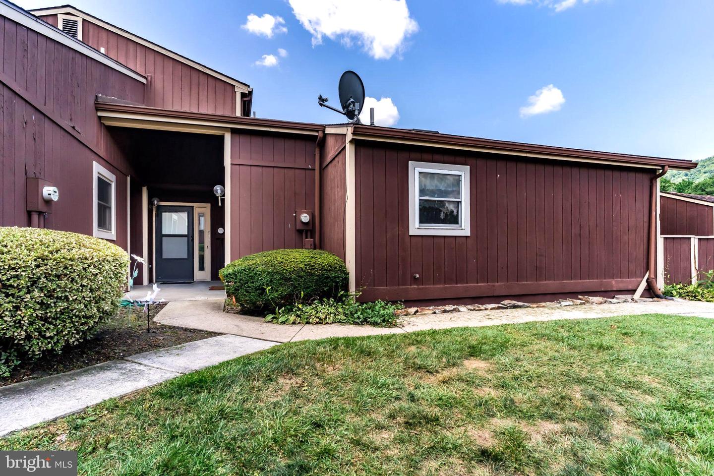 834 Lee Ln Property Photo 1