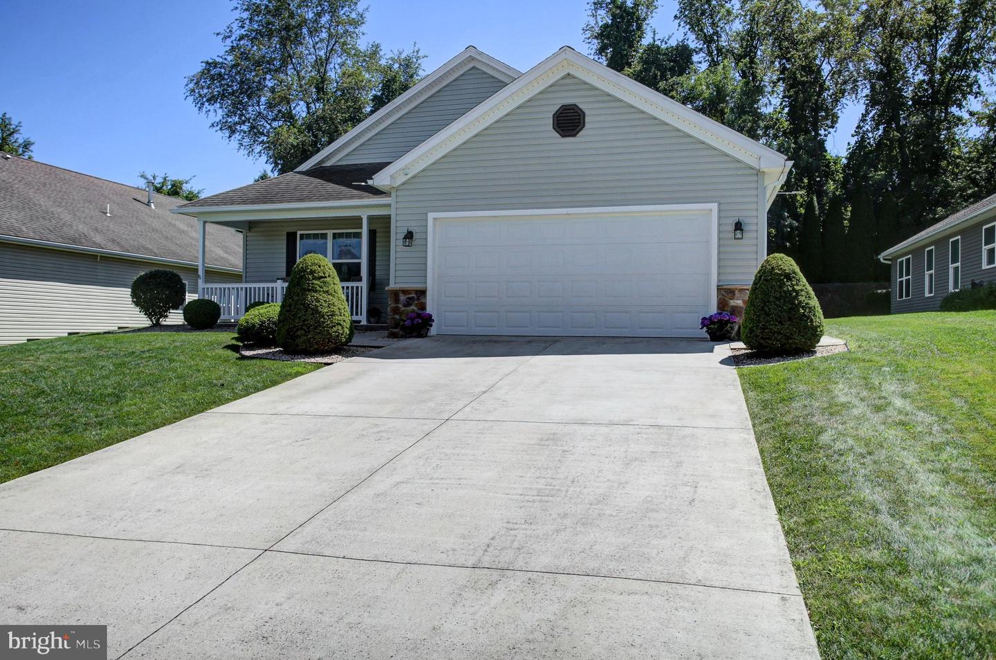 13 Colonial Ct Property Photo 3