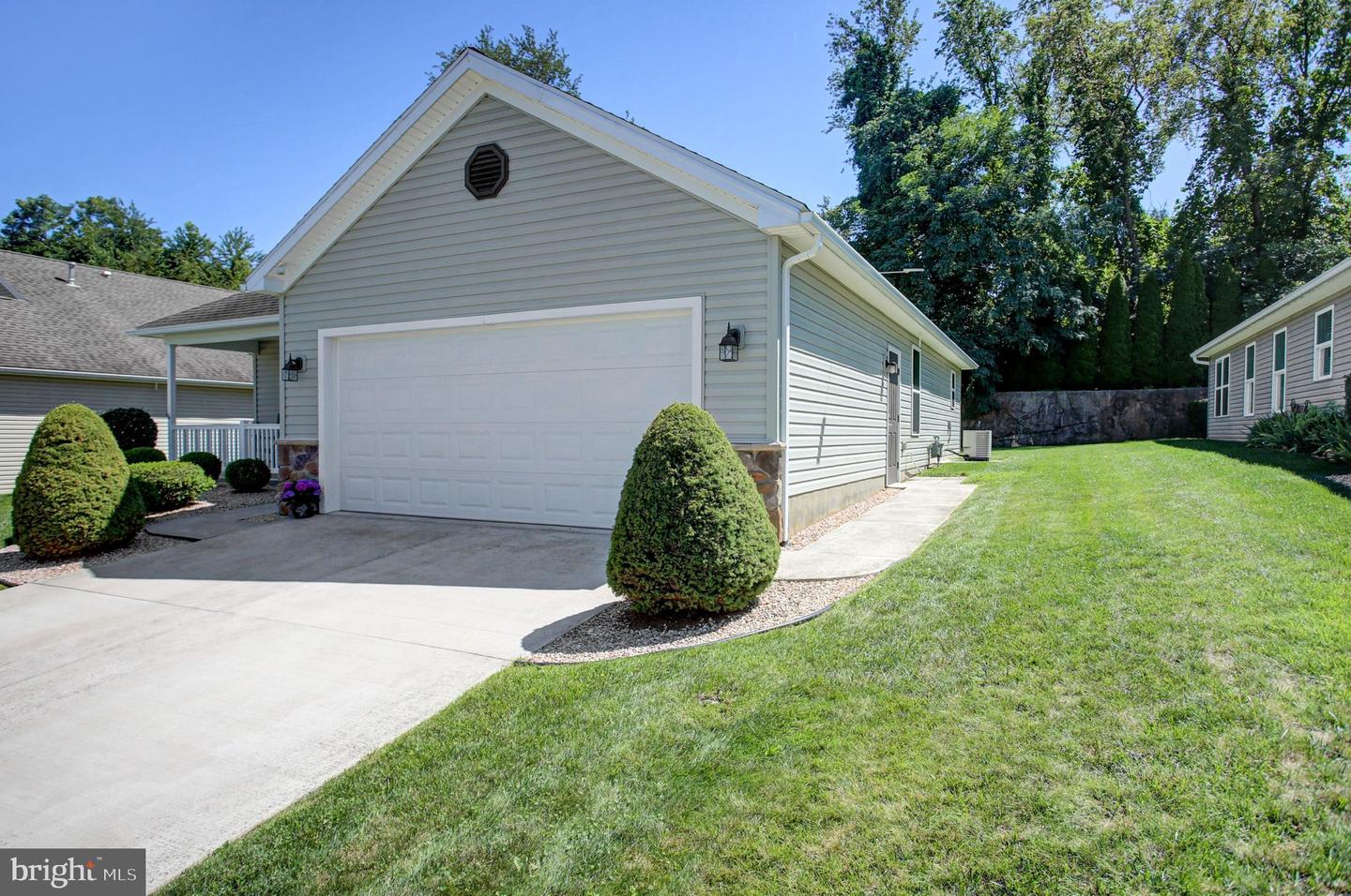 13 Colonial Ct Property Photo 4