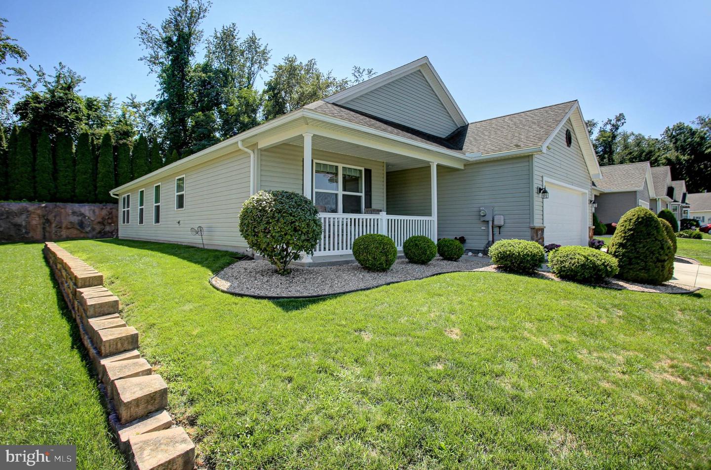 13 Colonial Ct Property Photo 6