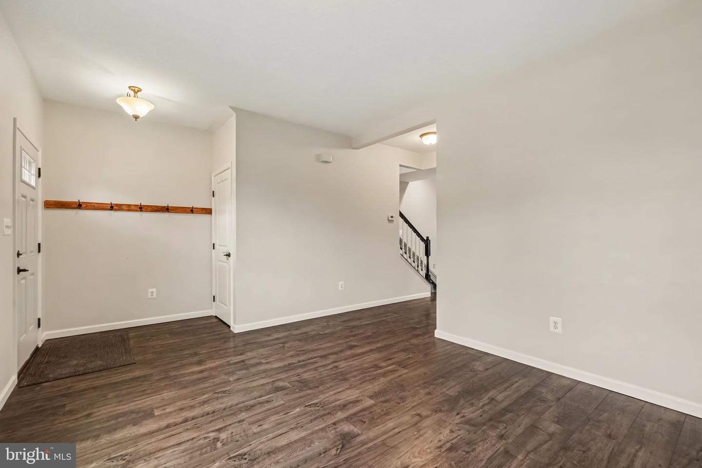 217 Berkshire Dr Property Photo 4