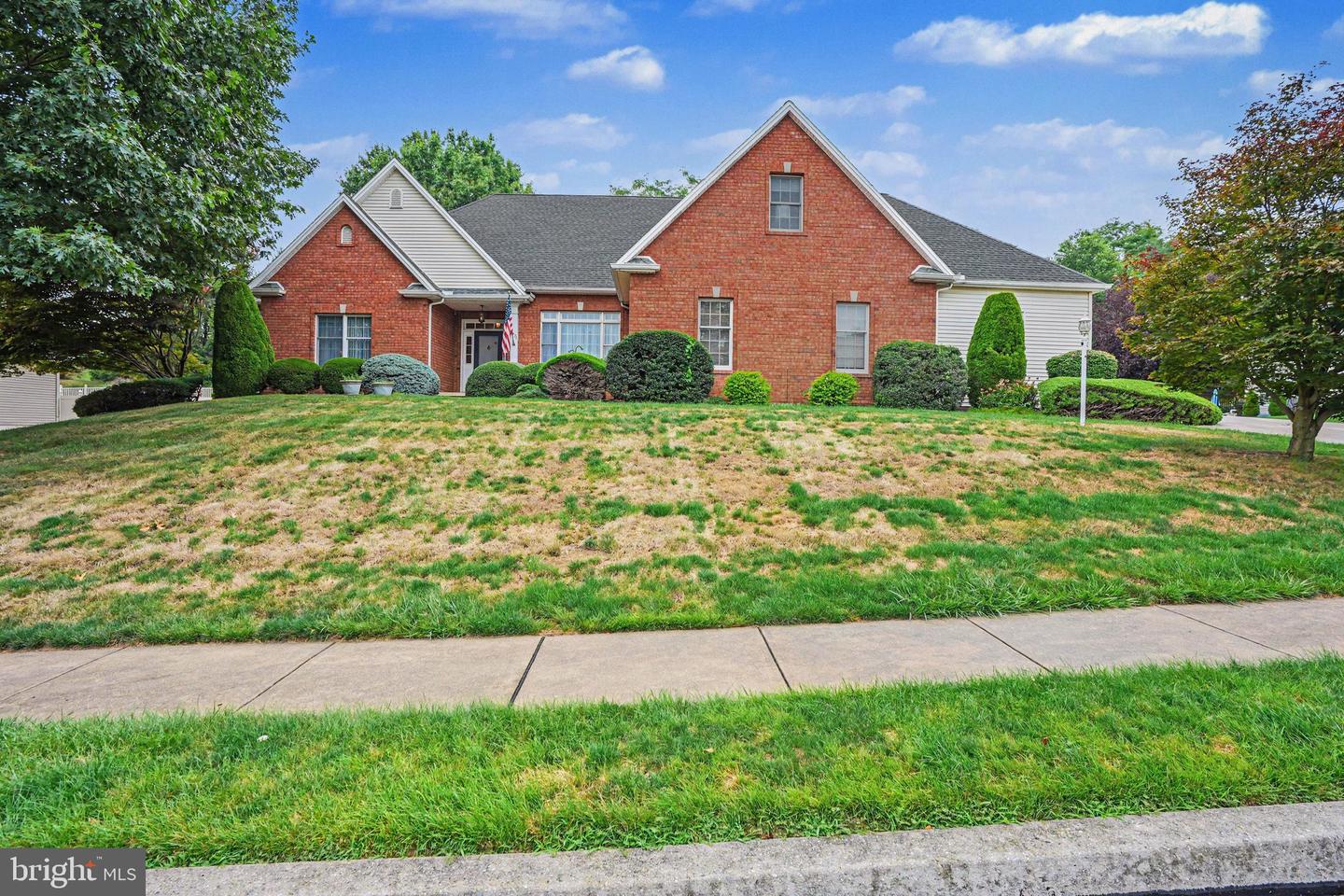 1771 N Meadow Dr Property Photo 2