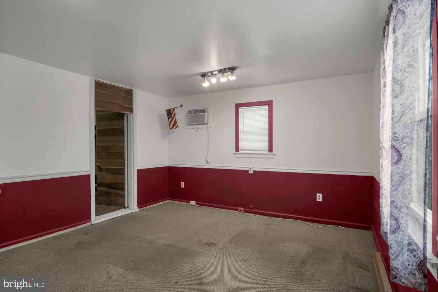 1602 Spring Rd Property Photo 5