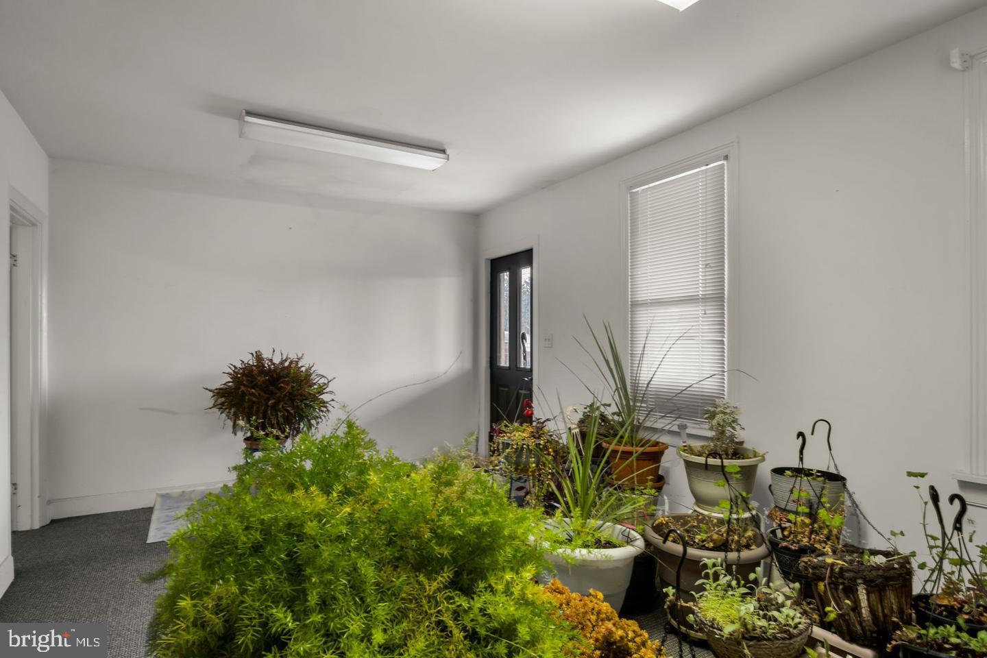 1602 Spring Rd Property Photo 10