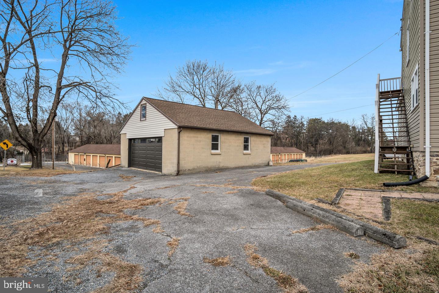 1602 Spring Rd Property Photo 21