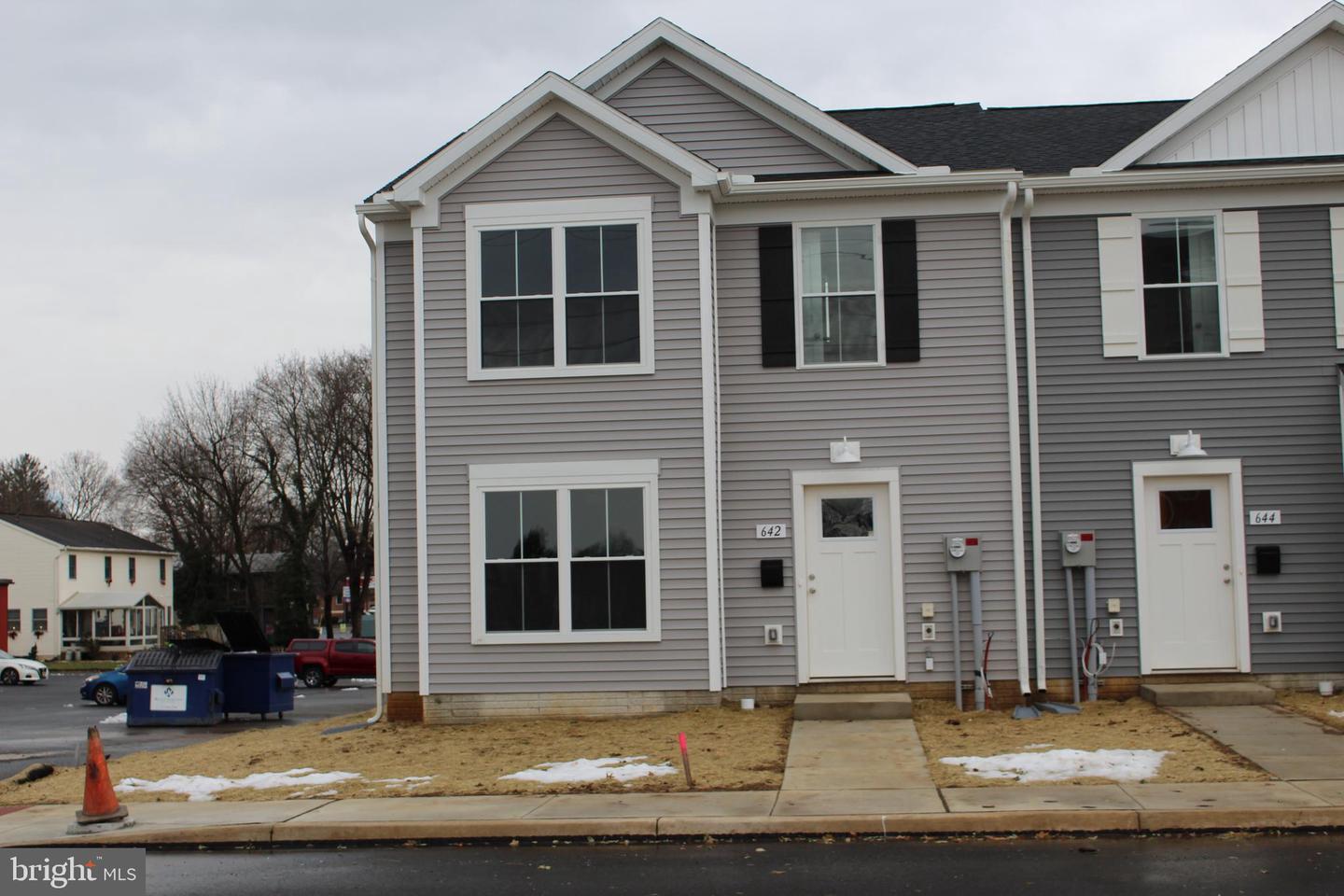 642 N N COLLEGE ST Property Photo 1