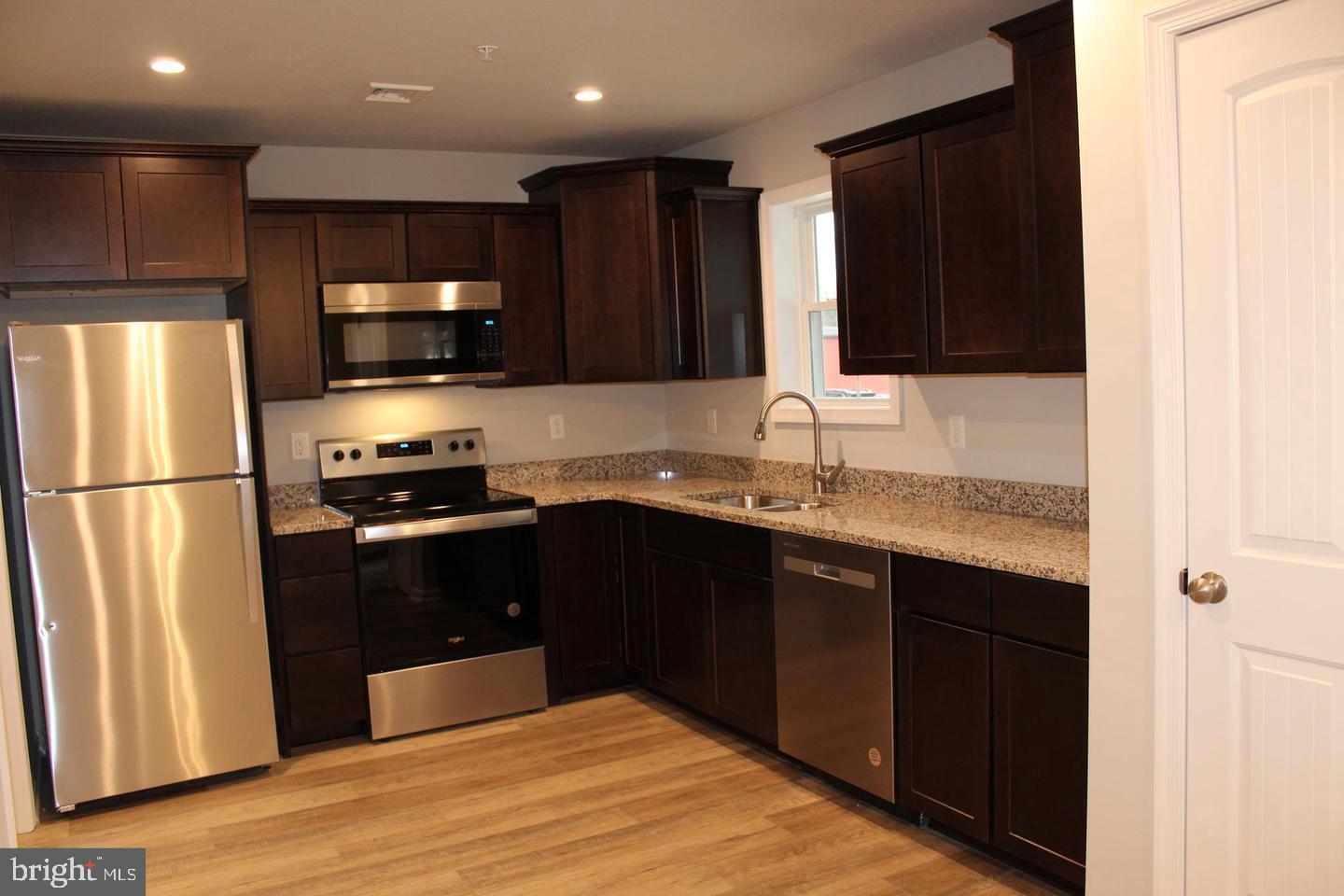 642 N N College St Property Photo 2
