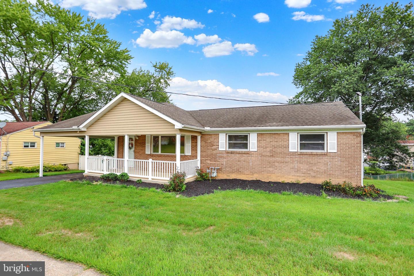 19 E Glenwood Dr Property Photo 1