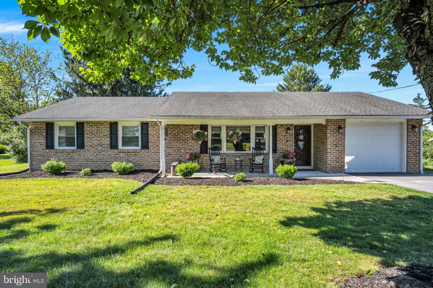 152 W Middlesex Dr Property Photo 1