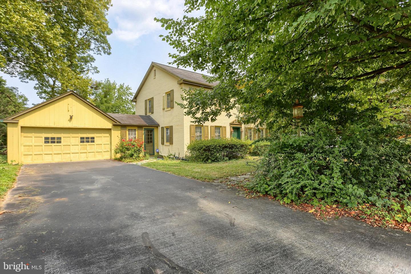 727 Arlington Rd Property Photo 2