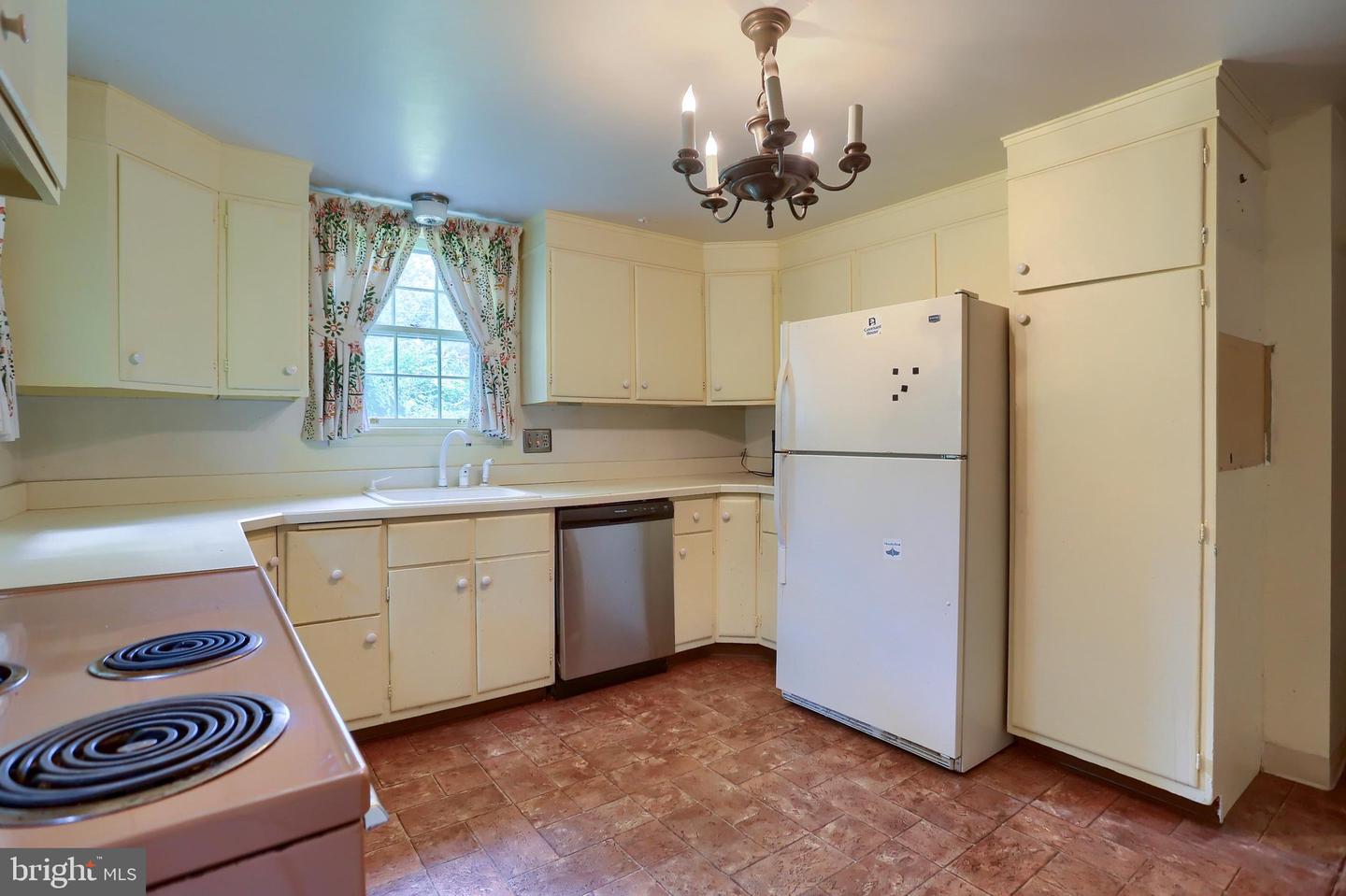 727 Arlington Rd Property Photo 6