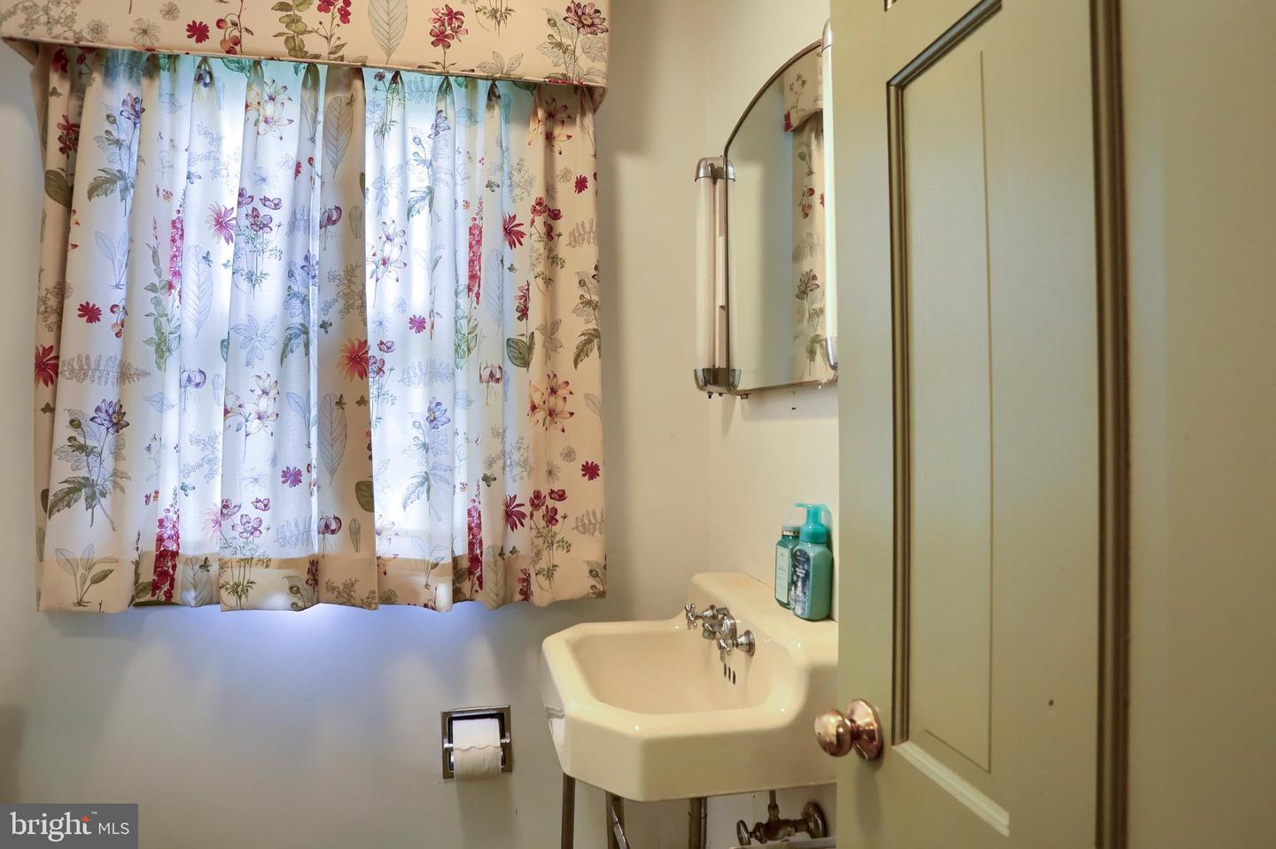 727 Arlington Rd Property Photo 9
