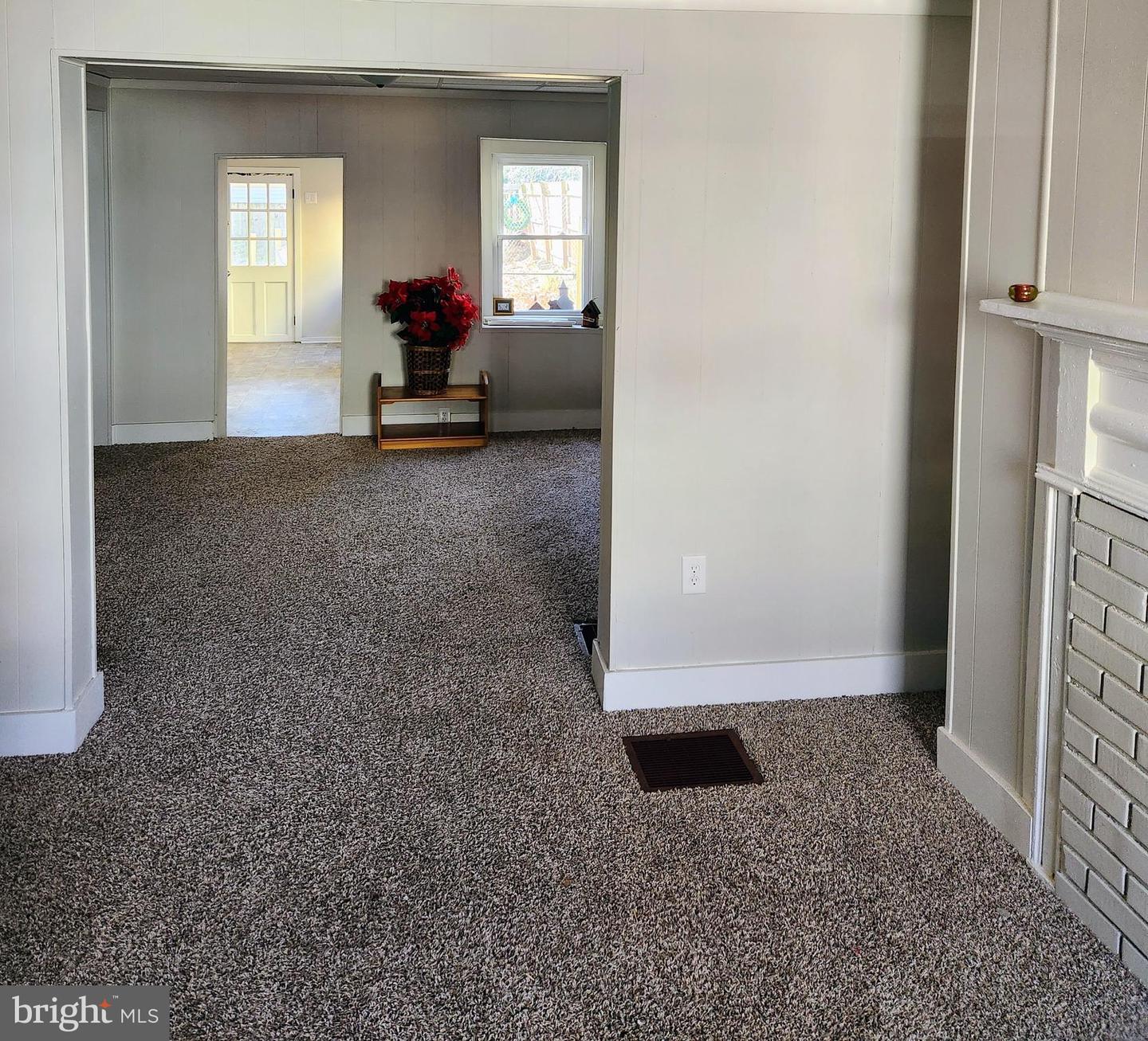 170 E North St Property Photo 2