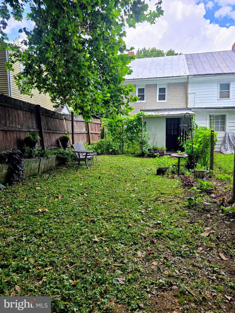 170 E North St Property Photo 18