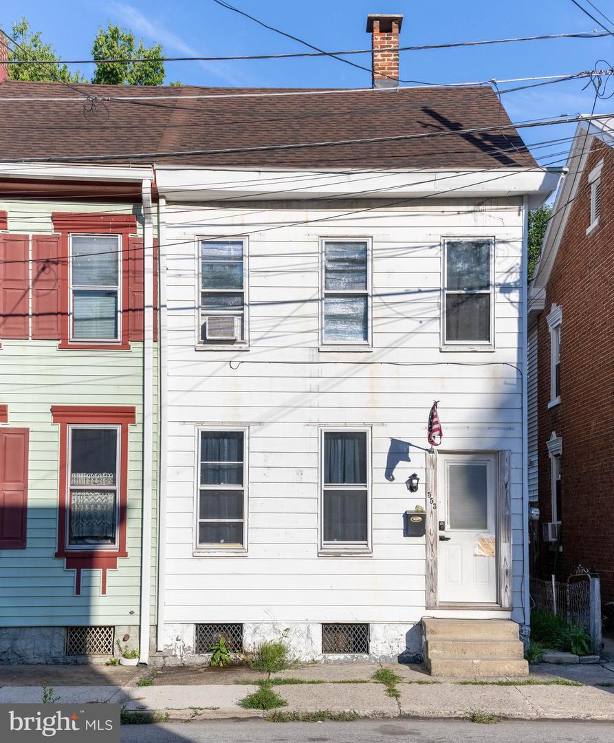 553 N Bedford St Property Photo 3