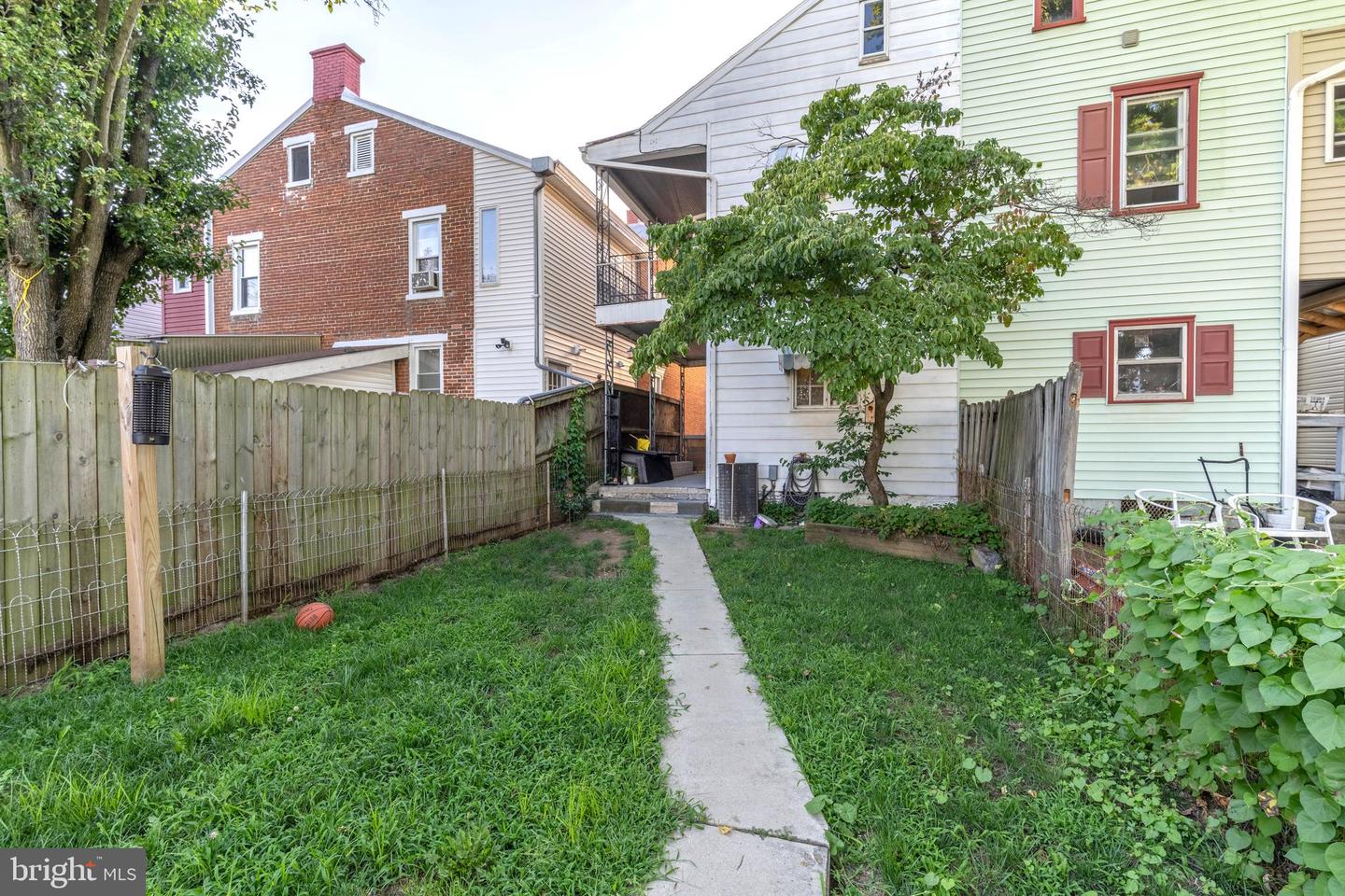 553 N Bedford St Property Photo 22