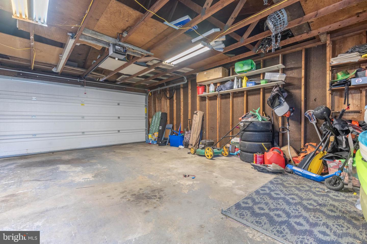 553 N Bedford St Property Photo 24