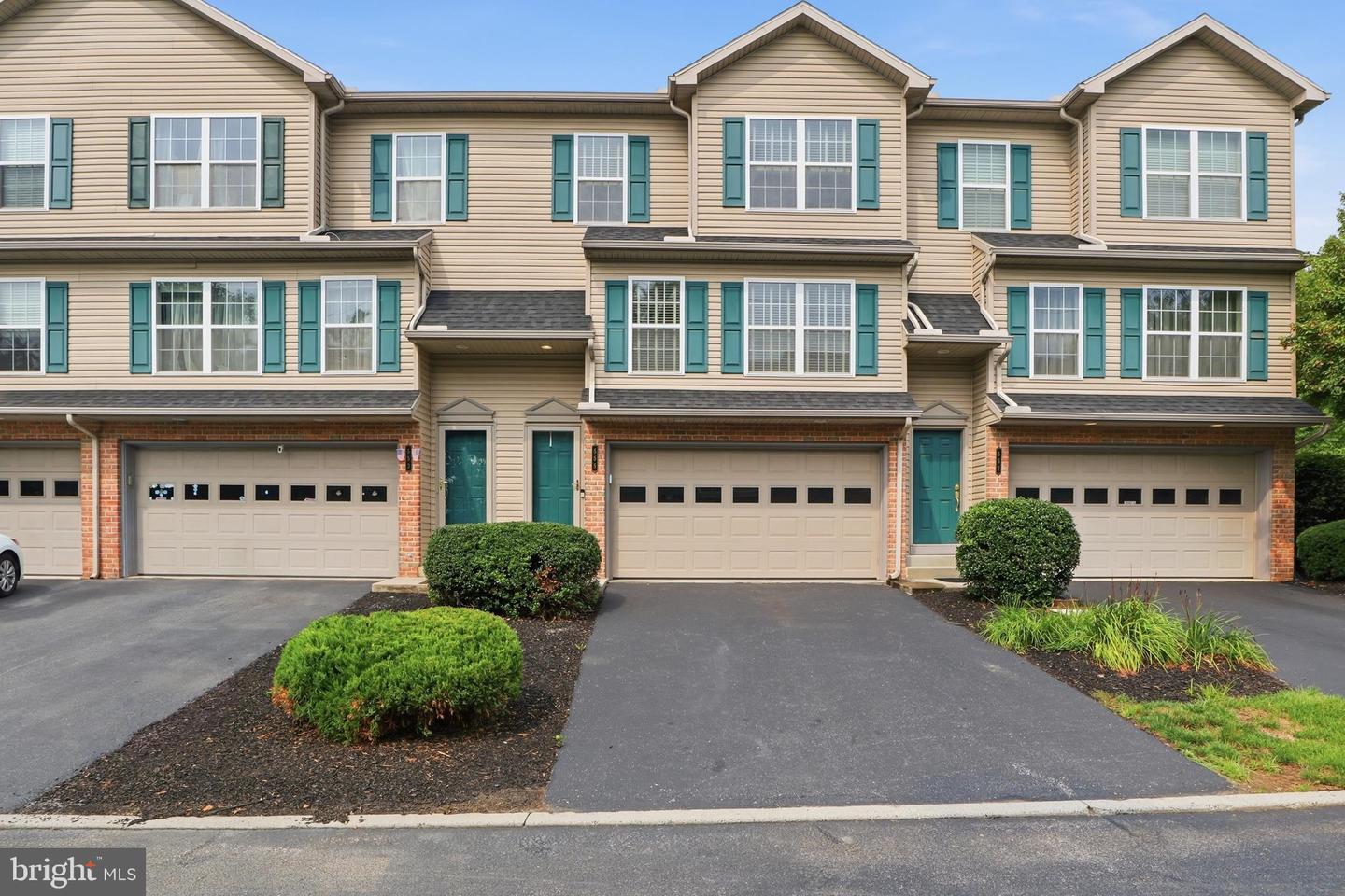 555 Meadow Croft Cir Property Photo 1