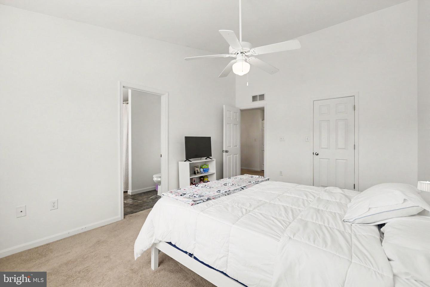 276 Melbourne Ln Property Photo 6