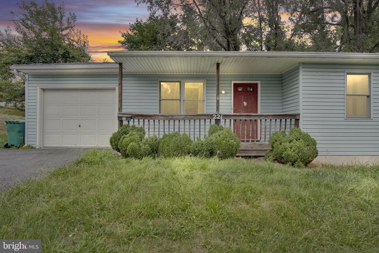 221 Pennsylvania Ave Property Photo 1