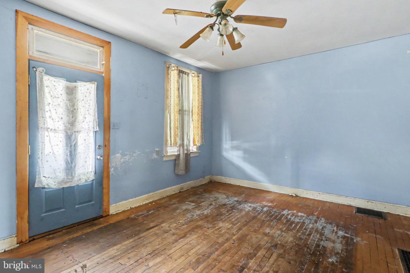 453 W Penn St Property Photo 2