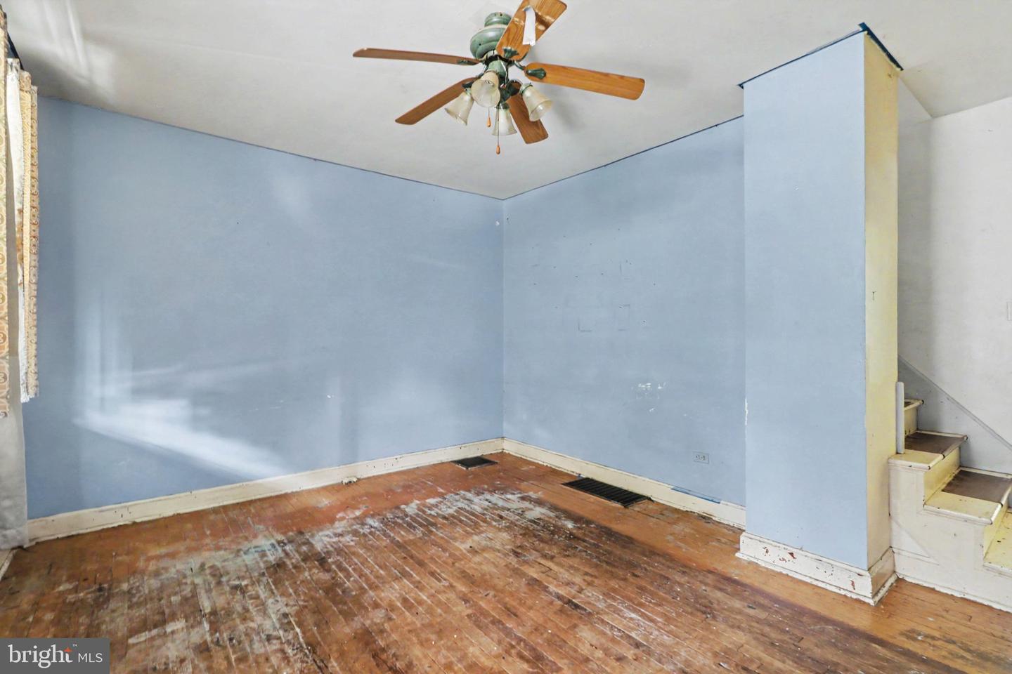 453 W Penn St Property Photo 3