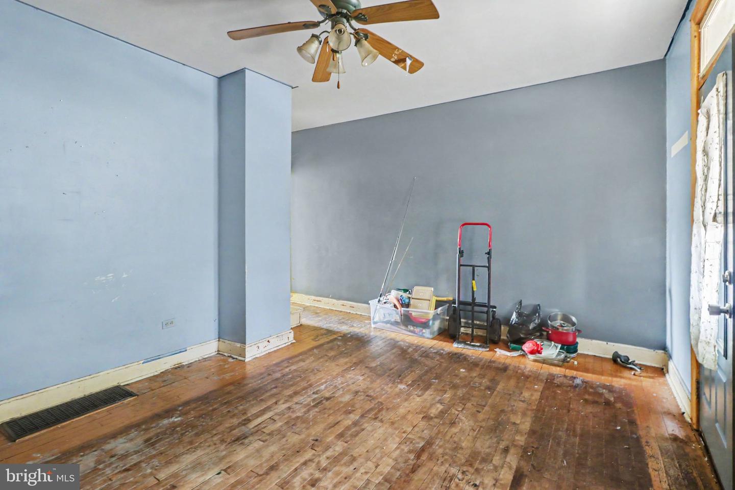 453 W Penn St Property Photo 4