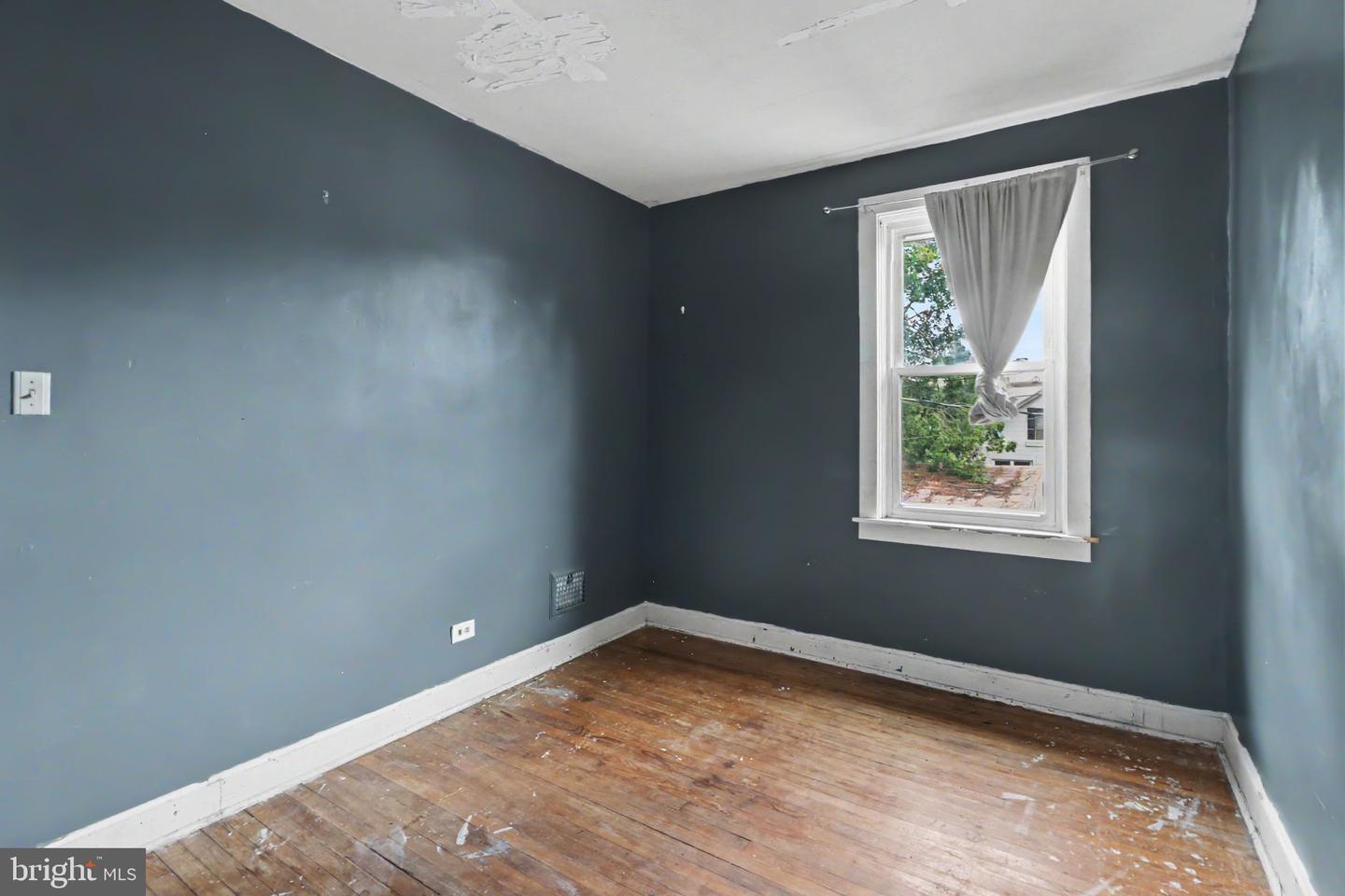 453 W Penn St Property Photo 7