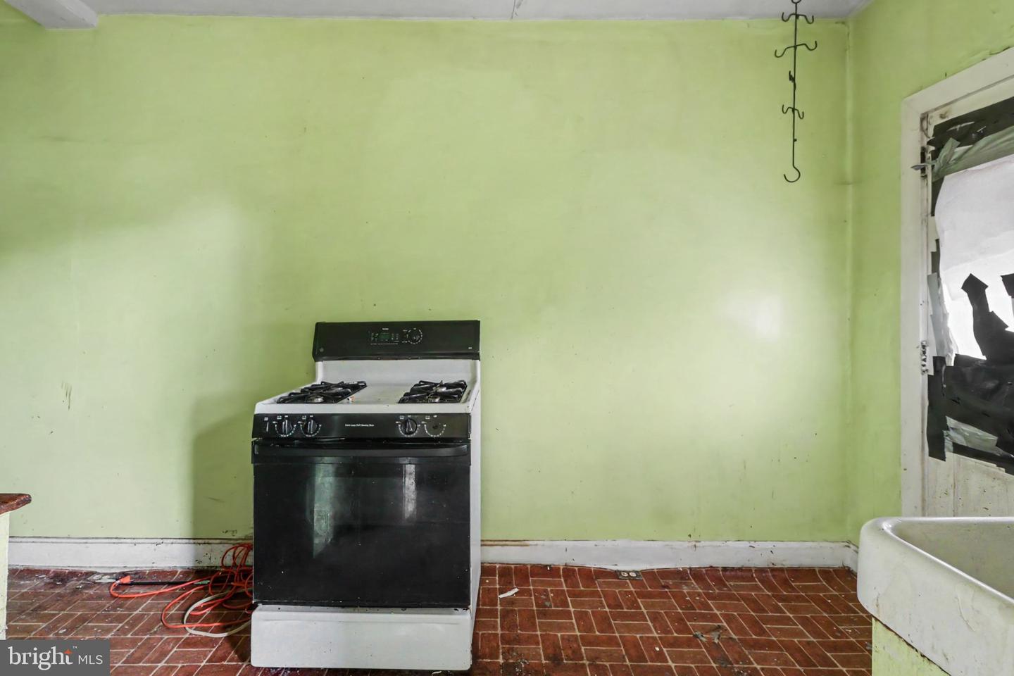 453 W Penn St Property Photo 10