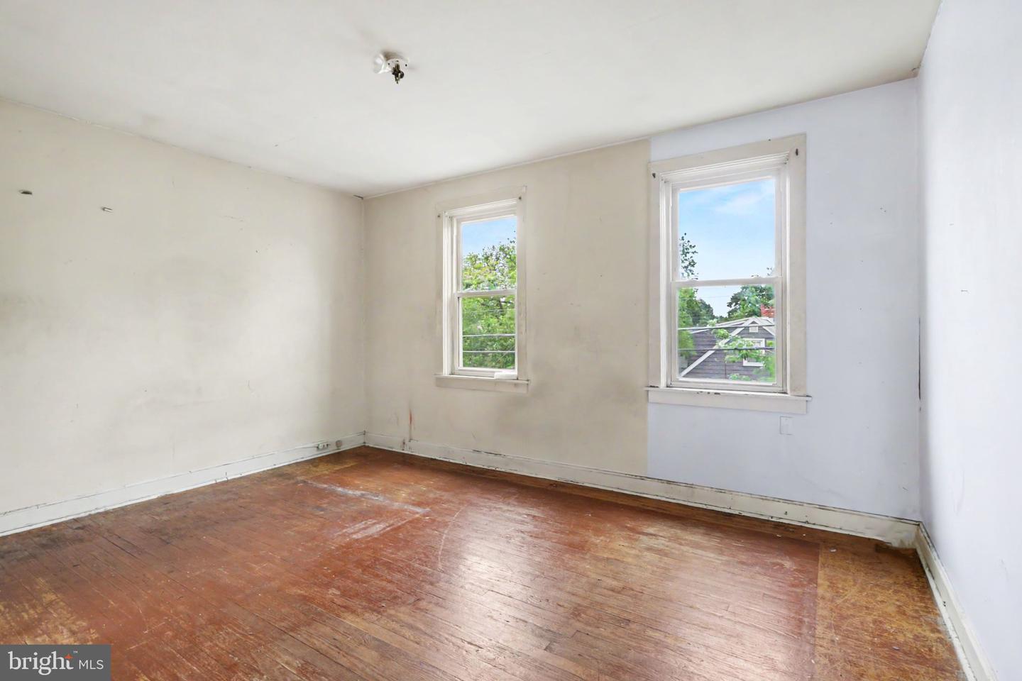 453 W Penn St Property Photo 14