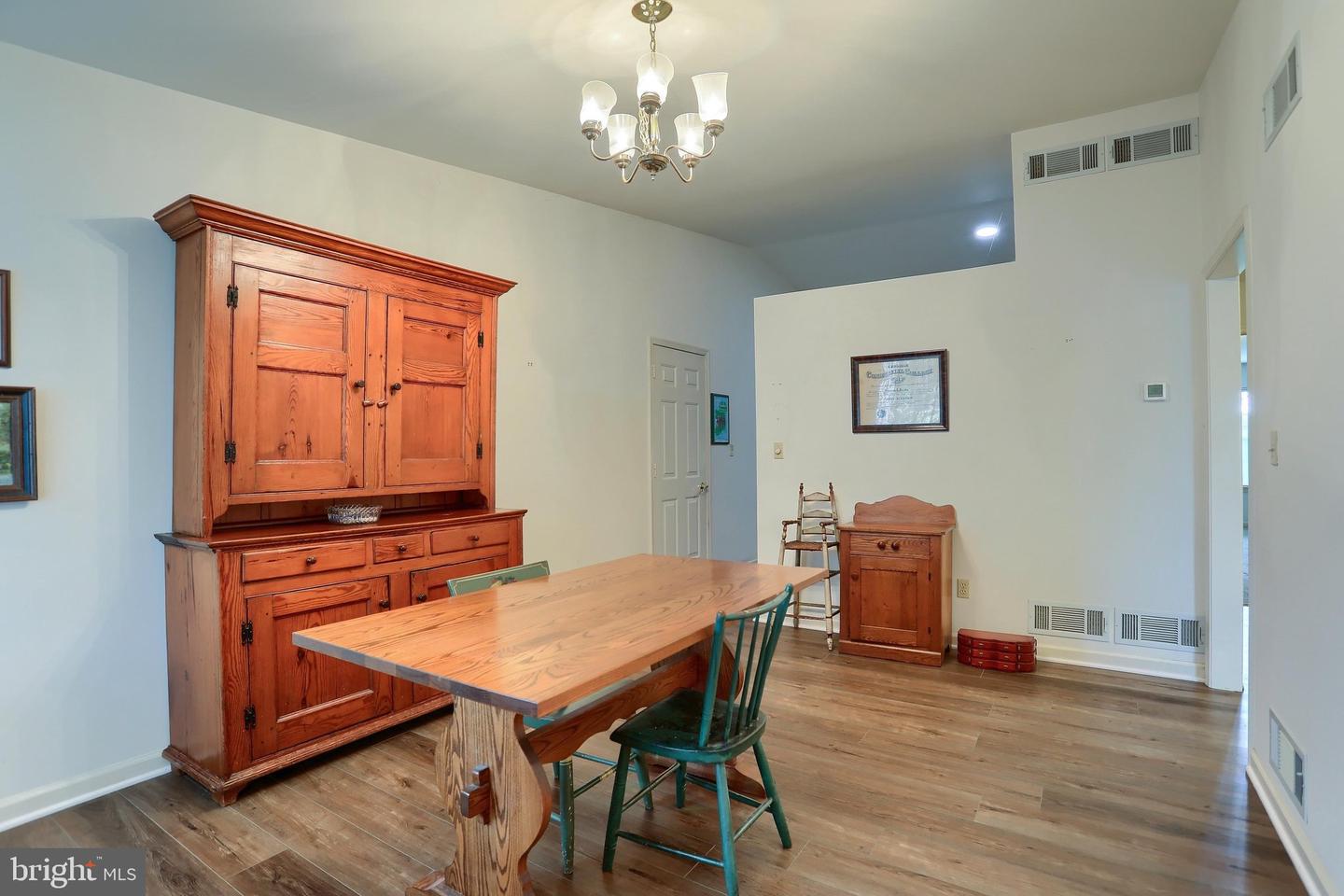 1 Thornhill Ct Property Photo 2