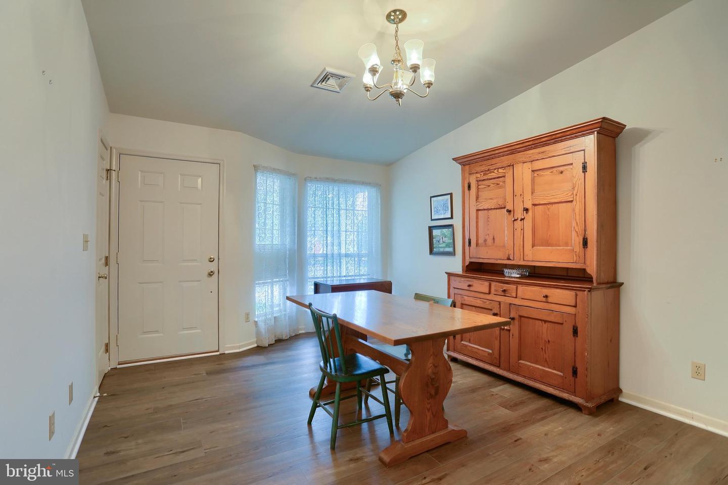 1 Thornhill Ct Property Photo 3