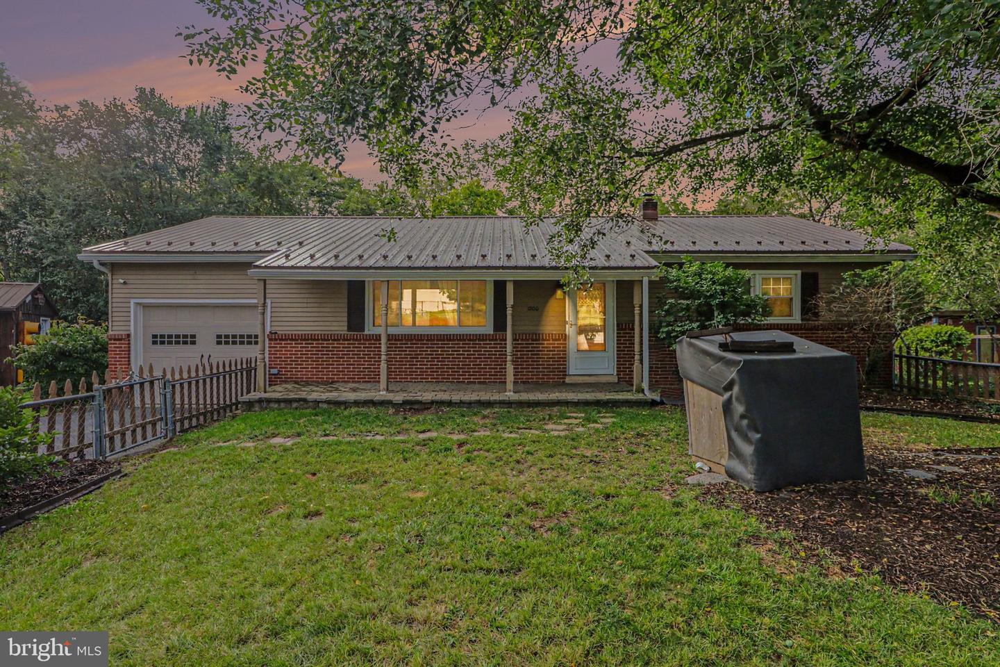 1200 N Middleton Rd Property Photo 1