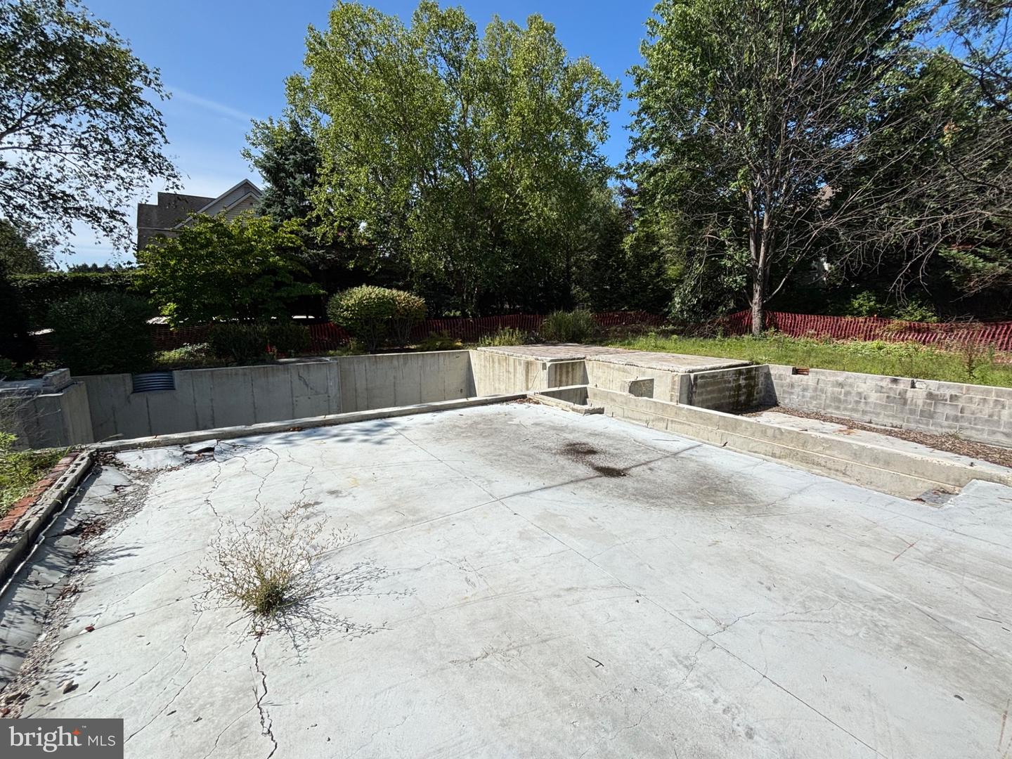 1098 Country Club Rd Property Photo 6