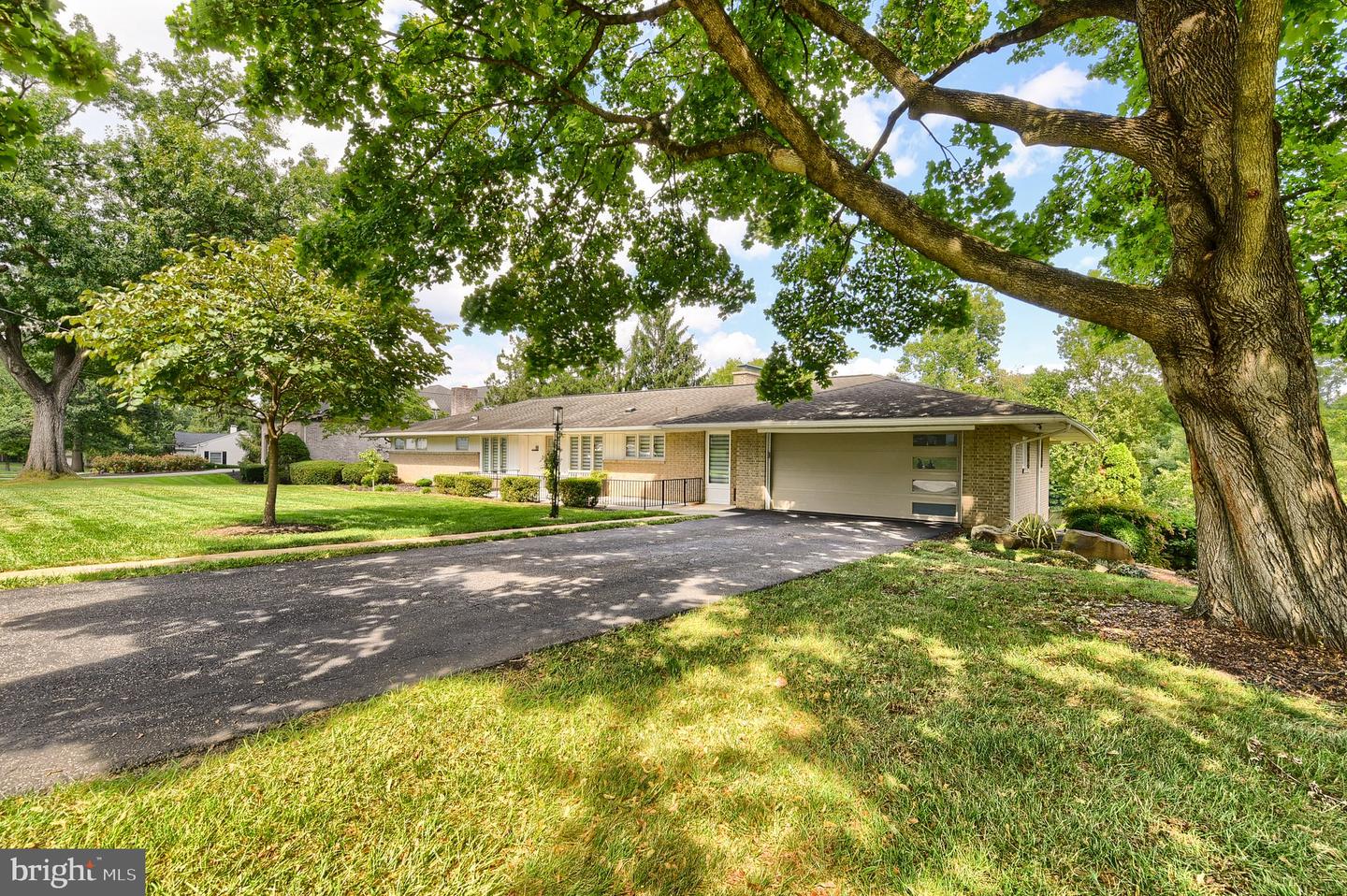 19 Eastgate Dr Property Photo 1