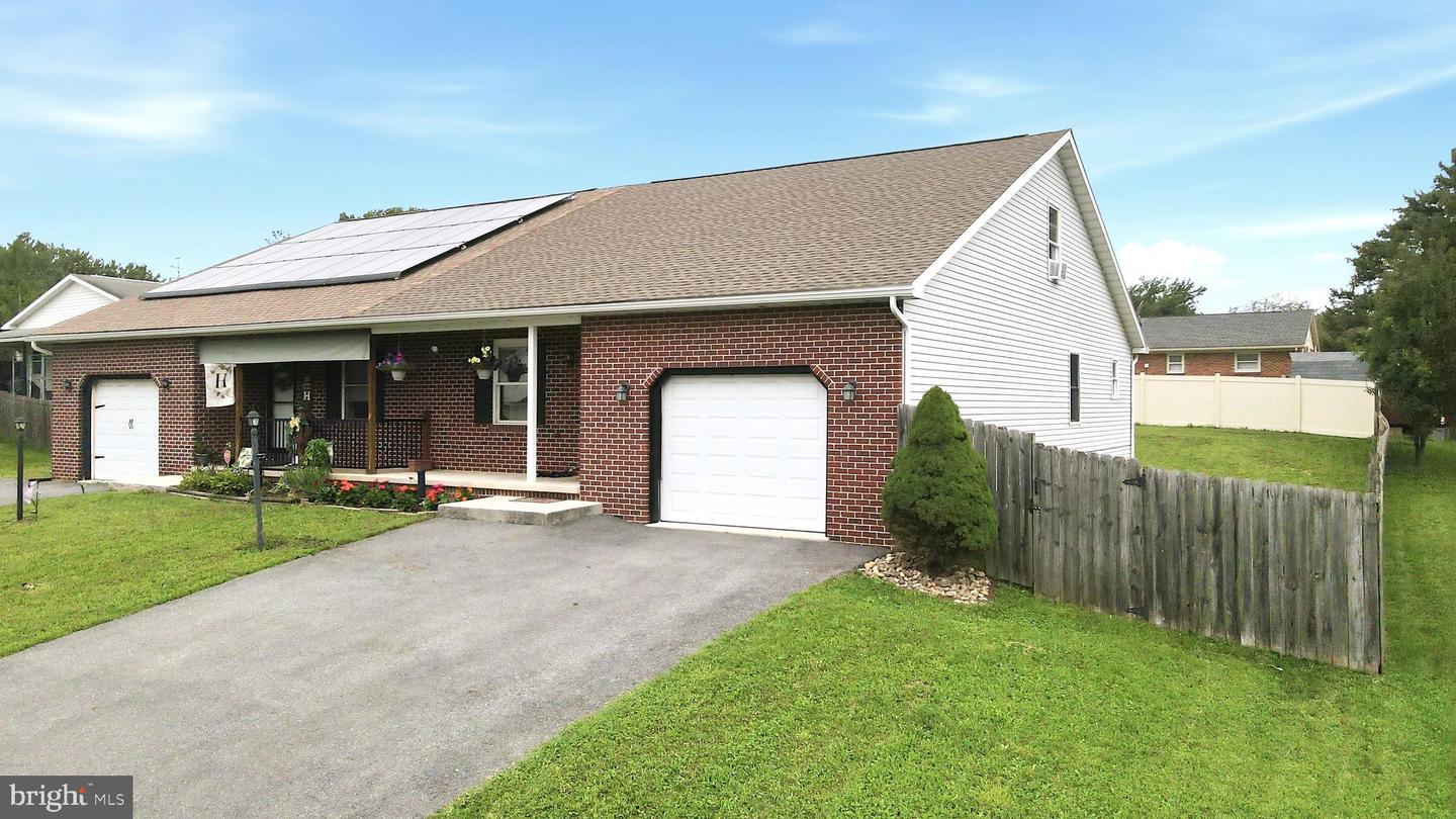 18 Larch Property Photo 3
