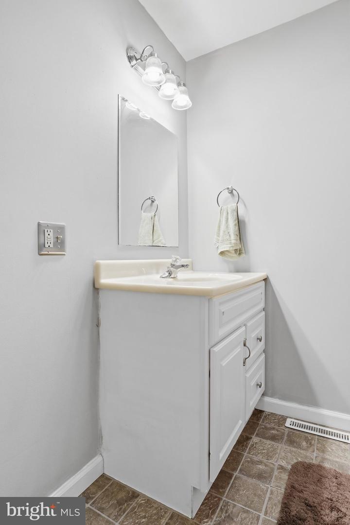 18 Larch Property Photo 20
