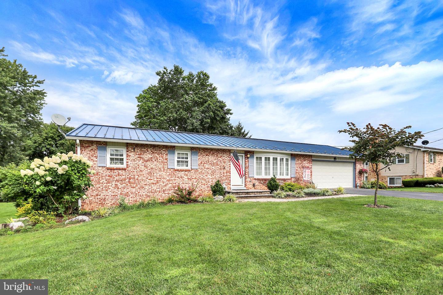 545 Boxwood Ln Property Photo 1