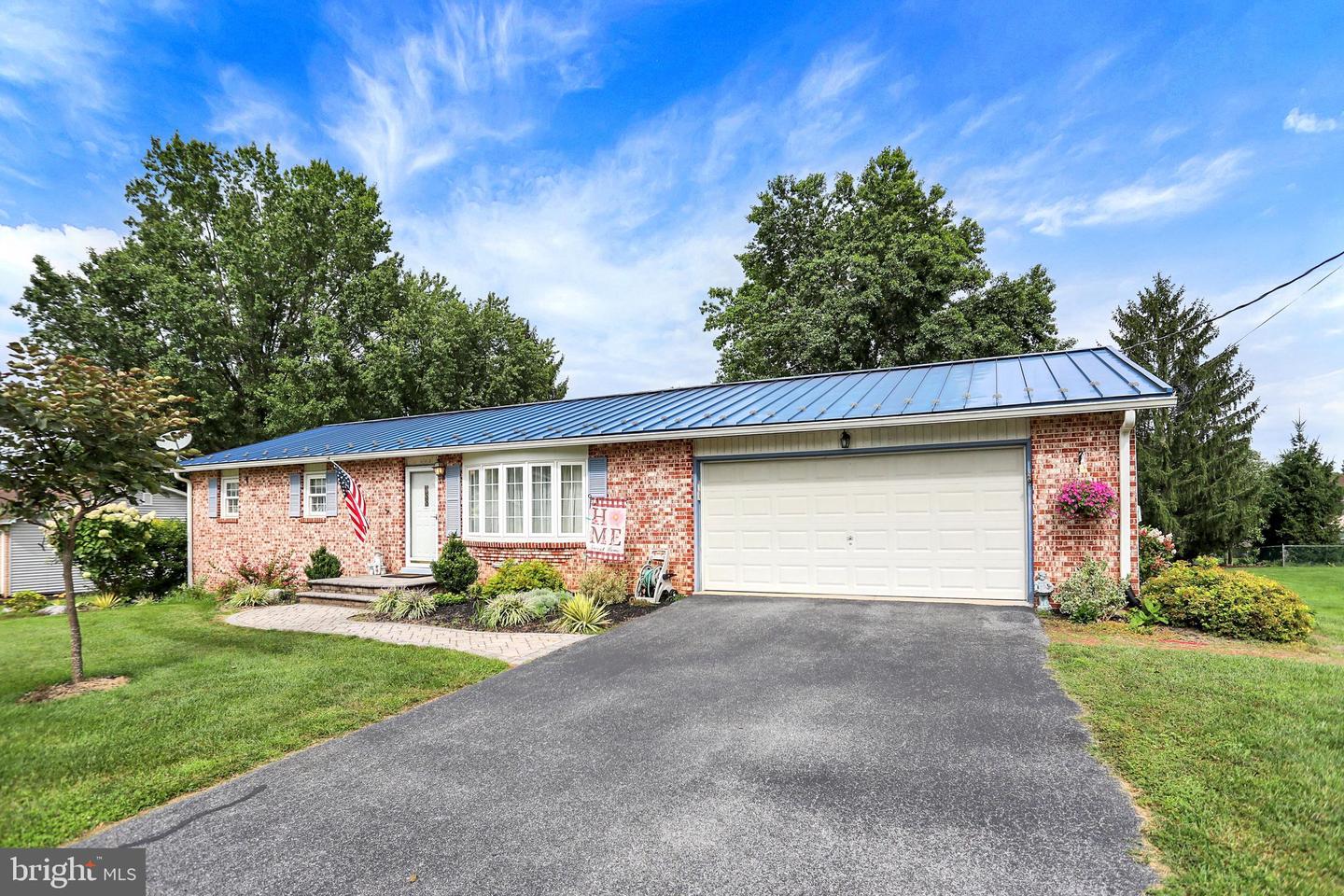 545 Boxwood Ln Property Photo 3