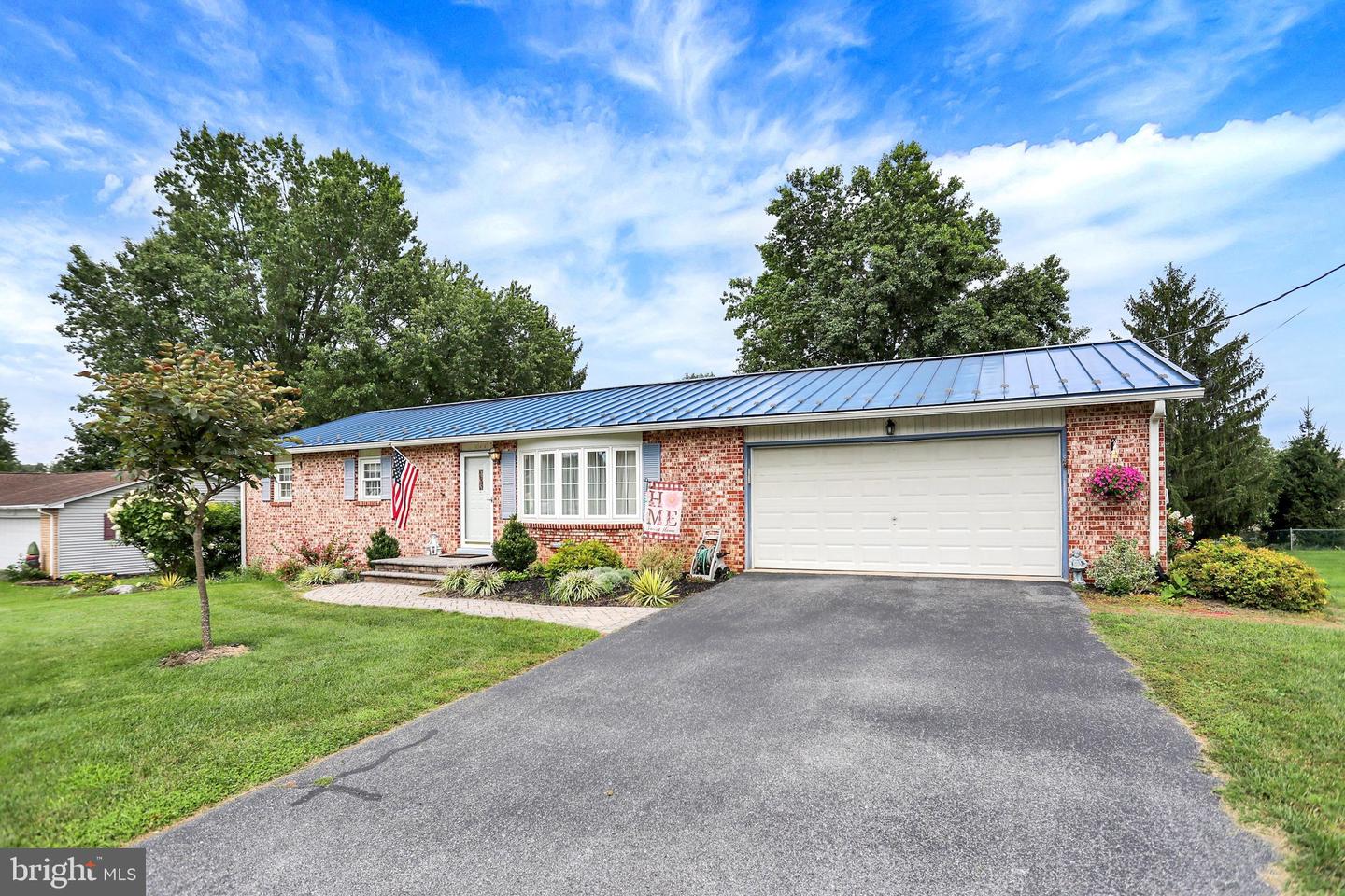 545 Boxwood Ln Property Photo 4