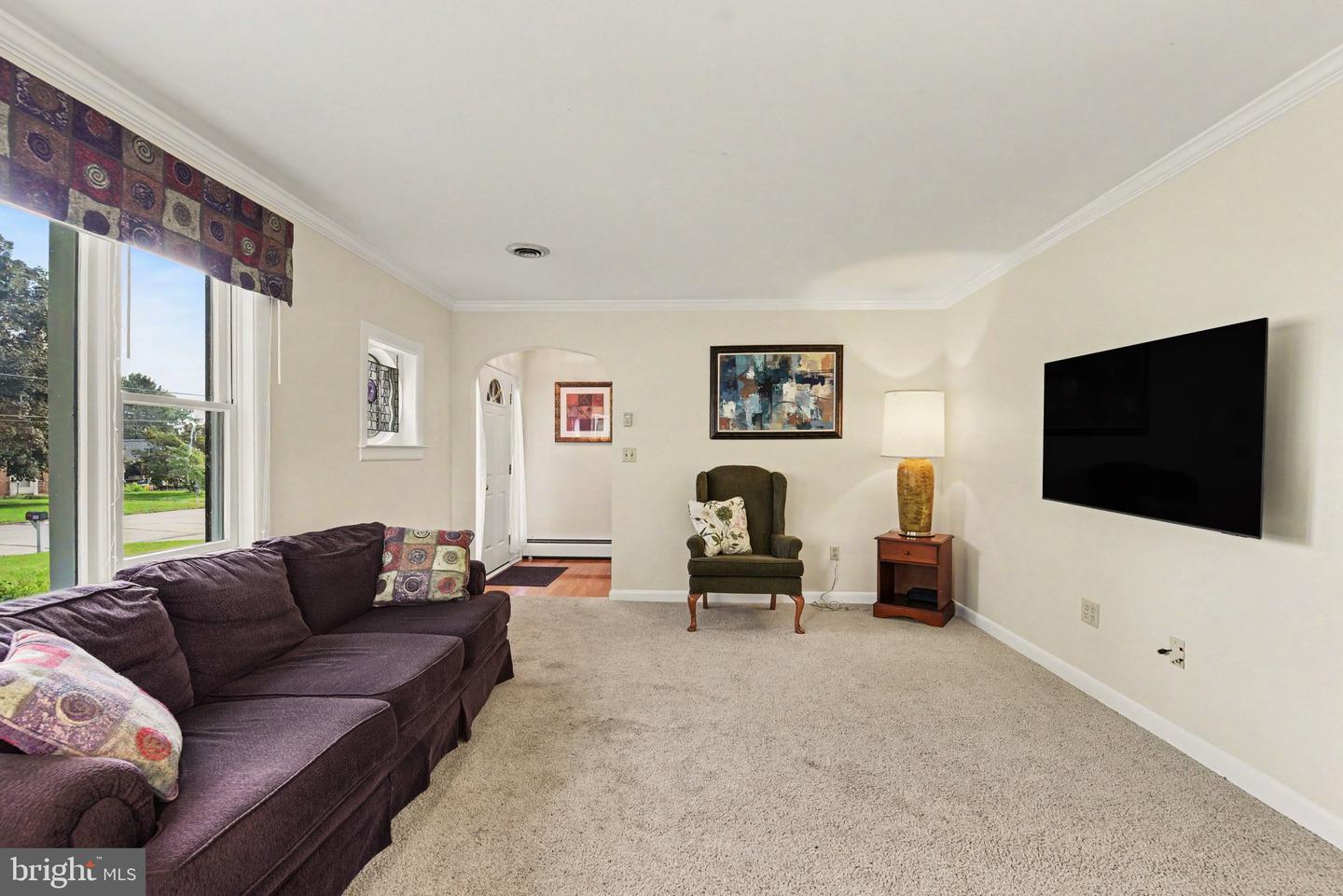 208 E Hillcrest Dr Property Photo 2