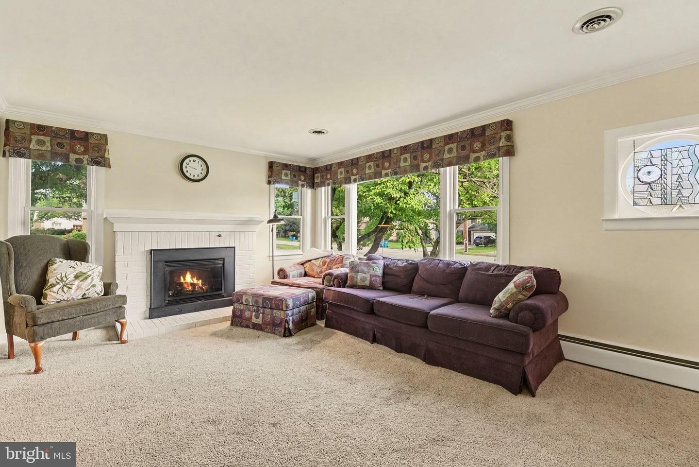 208 E Hillcrest Dr Property Photo 4