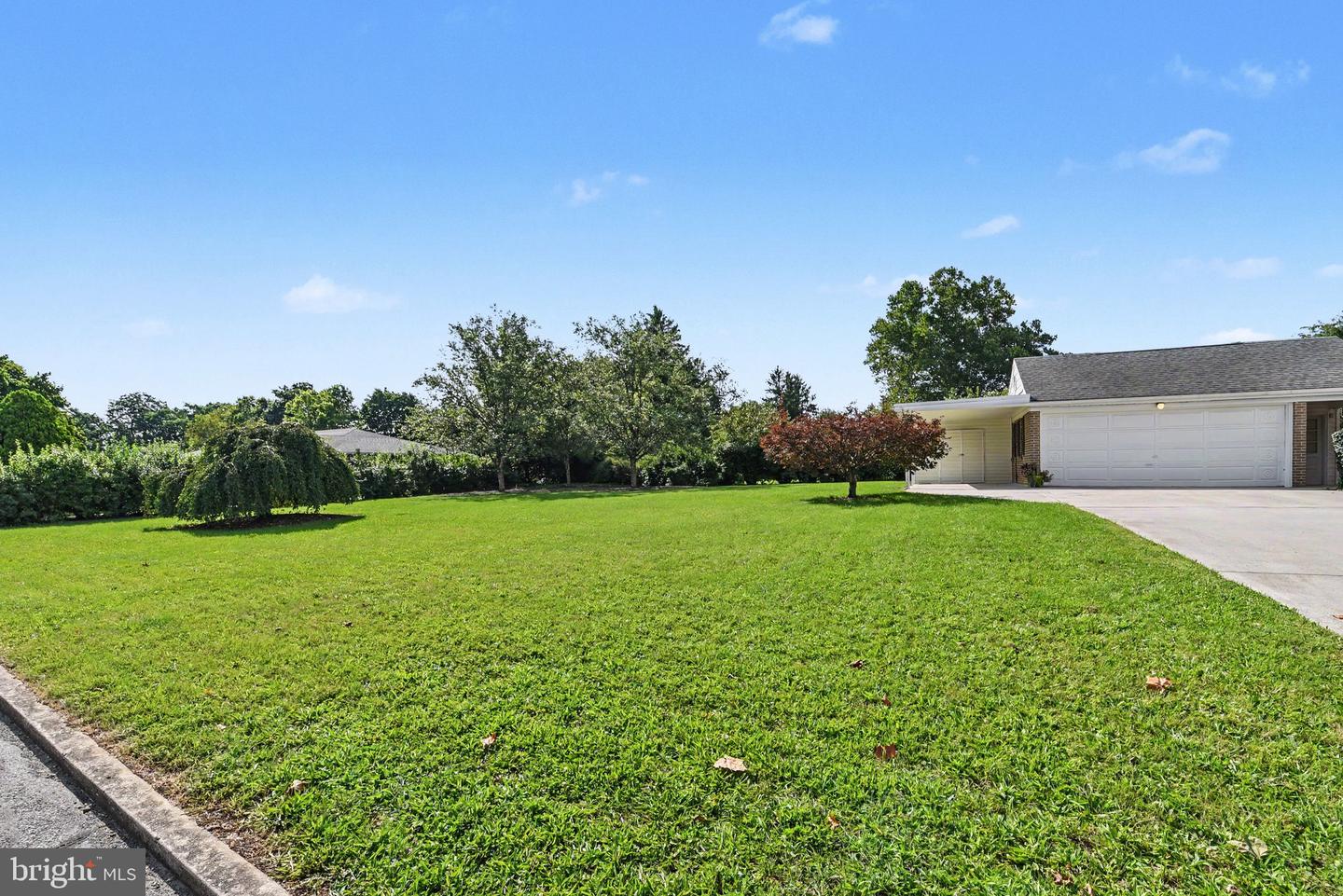 208 E Hillcrest Dr Property Photo 28