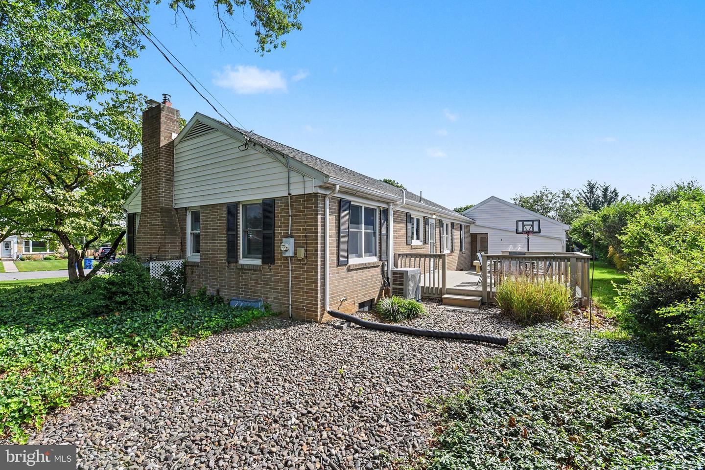 208 E Hillcrest Dr Property Photo 33
