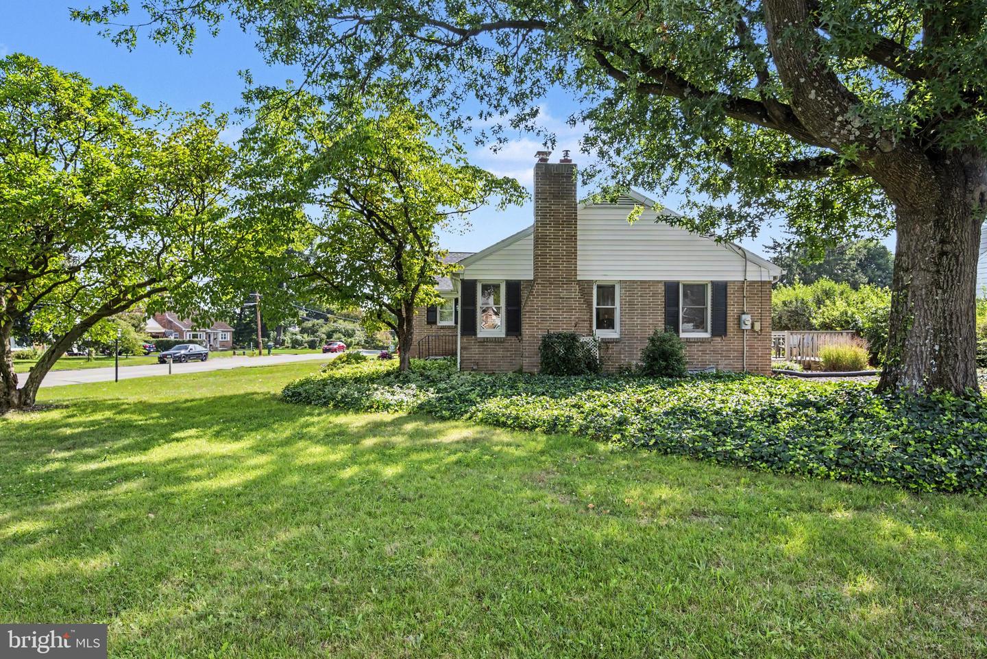 208 E Hillcrest Dr Property Photo 35