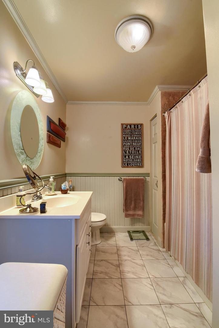 203 W 1st St Property Photo 18