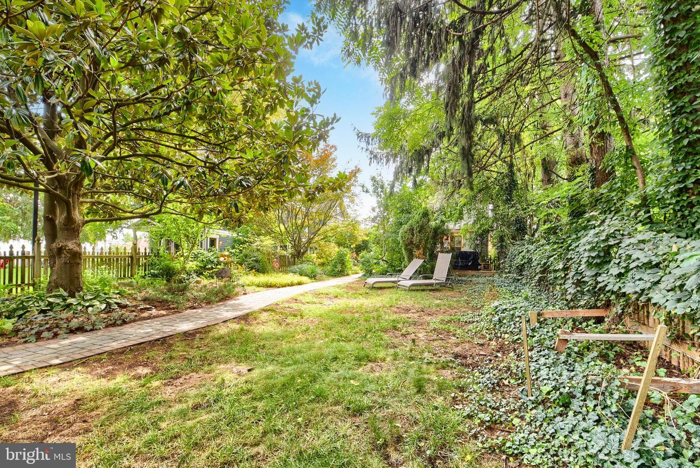 203 W 1st St Property Photo 36