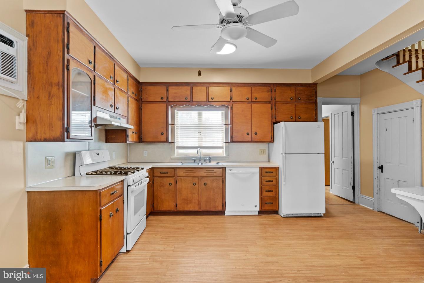 214 N College St Property Photo 8