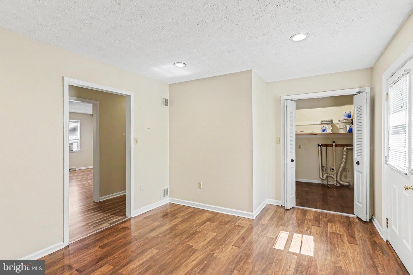 98 Herman Ave #g Property Photo 3